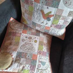 kit pour réaliser 2 housses de coussins avec les tissus patchwork Simply Be de Anni Downs