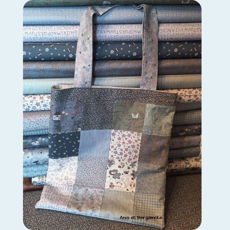 sac tote bag bleu, vert collection de tissu patchwork  Favourites de Lynette Anderson