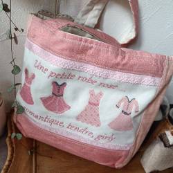 broderie une petite robe rose montée en sac girly