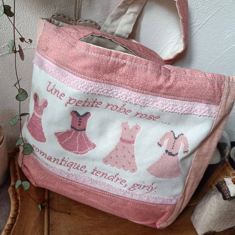 broderie une petite robe rose montée en sac girly broderie une petite robe rose montée en sac girly